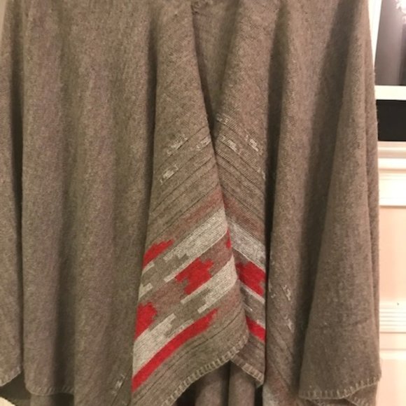Beautiful Blanket Poncho - Picture 6 of 7